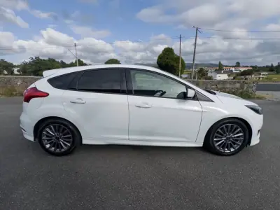 Ford Focus 2017 - 12990 EUR, 79000 km - AUTO.MOTO.pt - 79000km - foto 8 de 16