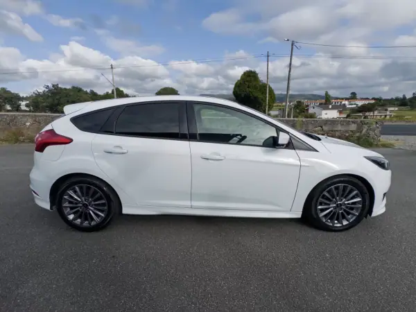 Ford Focus 2017 - 12990 EUR, 79000 km - AUTO.MOTO.pt - 79000km - foto 8 de 16