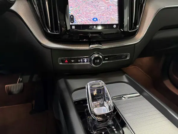 Volvo XC 60 2024 - 56900 EUR, 11000 km - AUTO.MOTO.pt - 11000km - foto 31 de 40