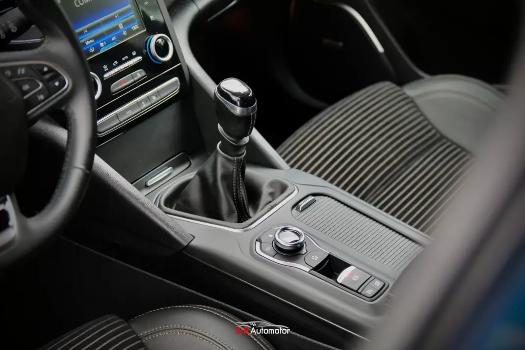 Renault Talisman Sport Tourer 2016 - 14750 EUR, 104000 km - AUTO.MOTO.pt - 104000km - foto 27 de 46