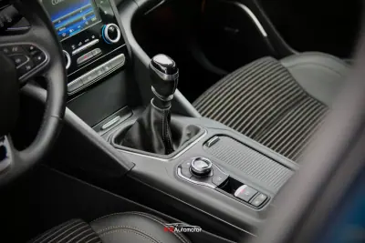 Renault Talisman Sport Tourer 2016 - 14750 EUR, 104000 km - AUTO.MOTO.pt - 104000km - foto 27 de 46