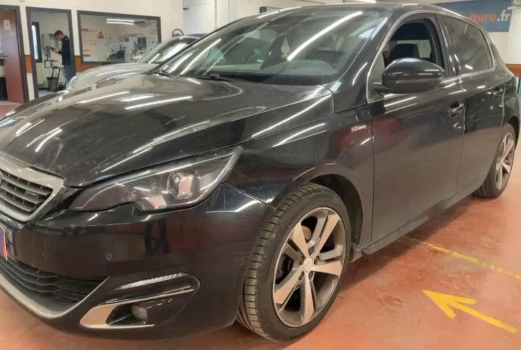 Peugeot 308 2015 - 10490 EUR, 139044 km - AUTO.MOTO.pt - 139044km - foto 1 de 6