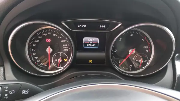 Mercedes-Benz CLA 180 2016 - 16950 EUR, 176000 km - AUTO.MOTO.pt - 176000km - foto 26 de 32