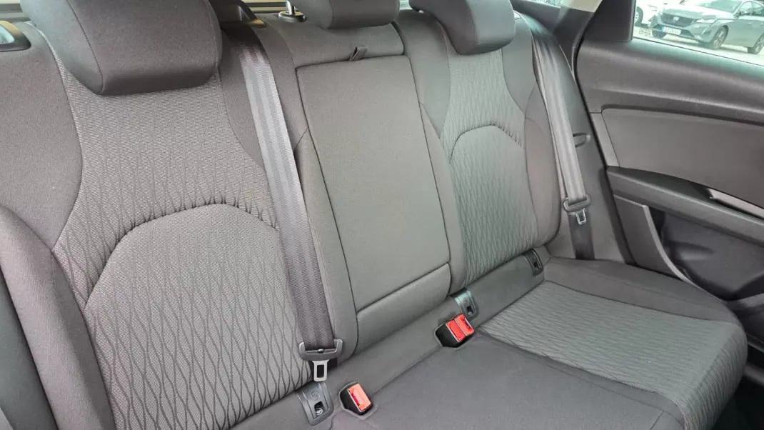 SEAT Leon ST 2015 - 13590 EUR, 95000 km - AUTO.MOTO.pt - 95000km - foto 22 de 23