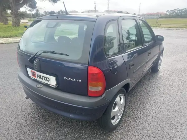Opel Corsa 2000 - 2490 EUR, 137682 km - AUTO.MOTO.pt - 137682km - foto 7 de 27