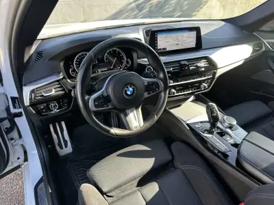 BMW 520 2018 - 28000 EUR, 217000 km - AUTO.MOTO.pt - 217000km - foto 27 de 67