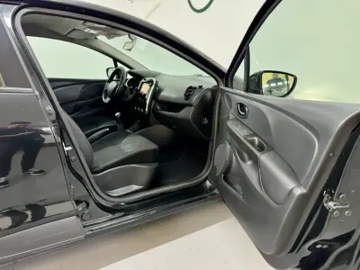 Renault Clio 2012 - 5750 EUR, 228000 km - AUTO.MOTO.pt - 228000km - foto 38 de 44