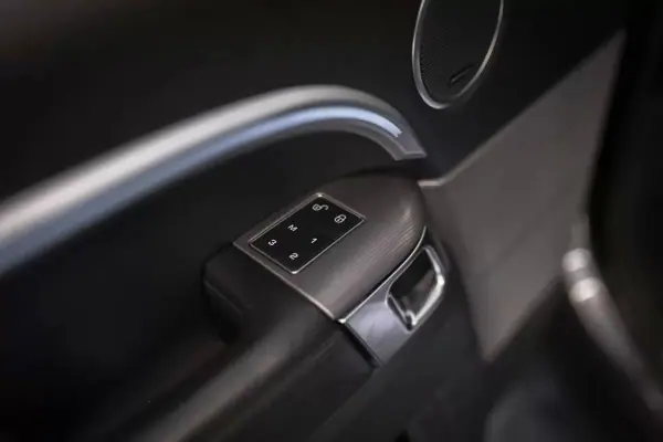 Land Rover Range Rover Sport 2018 - 47990 EUR, 135000 km - AUTO.MOTO.pt - 135000km - foto 4 de 41