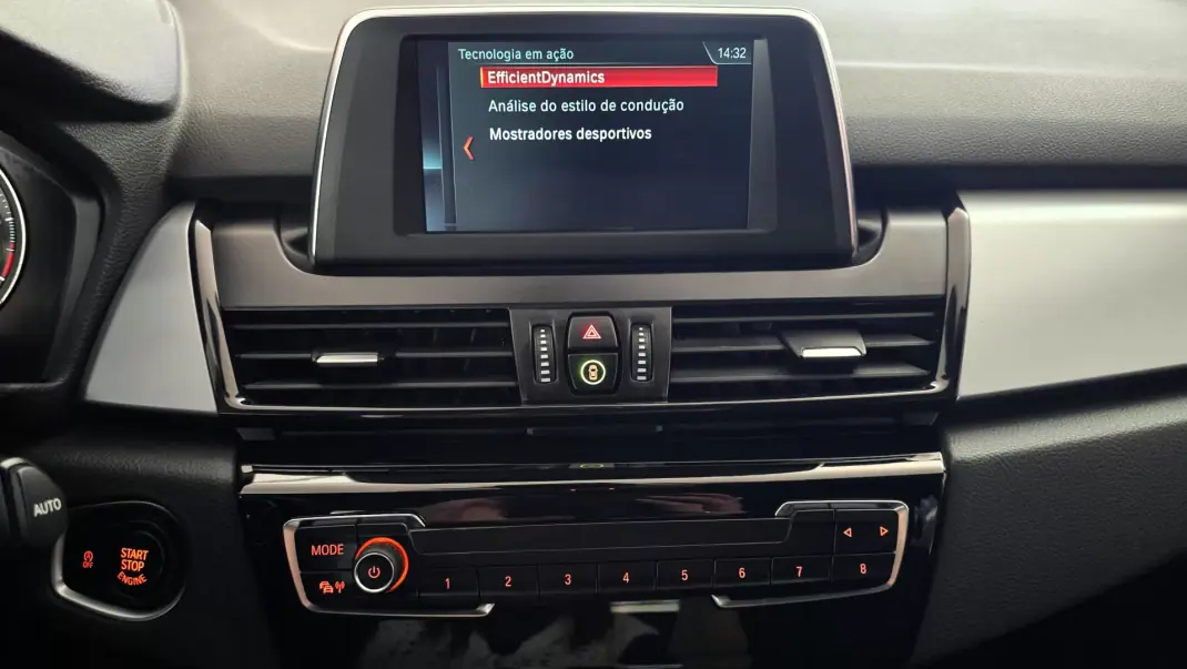 BMW 216 Active Tourer 2018 - 16890 EUR, 83598 km - AUTO.MOTO.pt - 83598km - foto 27 de 44