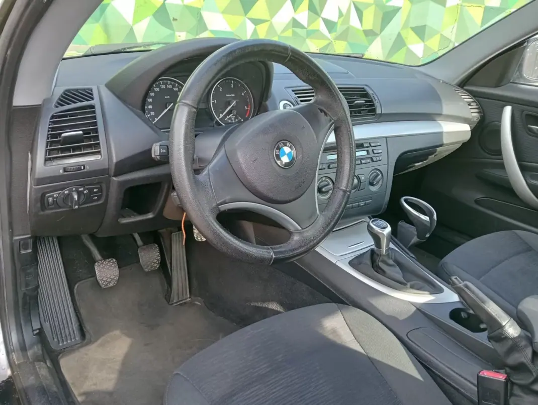 BMW 120 2009 - 11900 EUR, 197000 km - AUTO.MOTO.pt - 197000km - foto 17 de 17