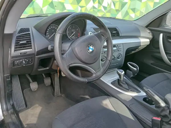 BMW 120 2009 - 10900 EUR, 197000 km - AUTO.MOTO.pt - 197000km - foto 10 de 11