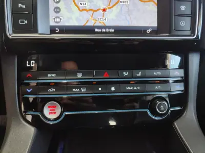 Jaguar F-Pace 2017 - 19750 EUR, 156000 km - AUTO.MOTO.pt - 156000km - foto 38 de 43