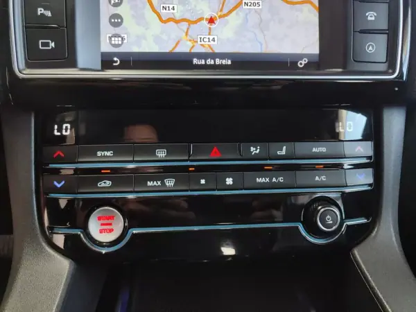 Jaguar F-Pace 2017 - 19750 EUR, 156000 km - AUTO.MOTO.pt - 156000km - foto 38 de 43