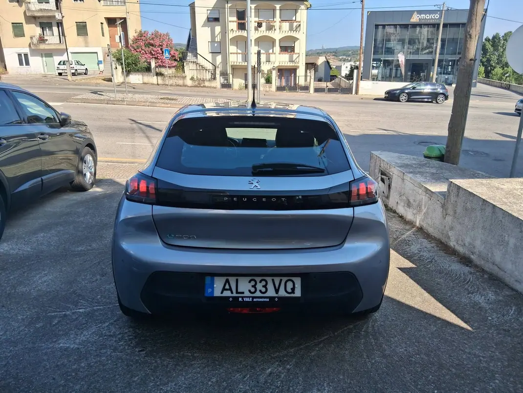 Peugeot e-208 2021 - 18850 EUR, 63051 km - 63051km - foto 4 de 13