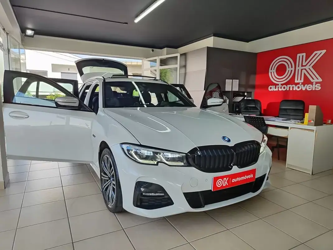 BMW 330 2022 - 36750 EUR, 83300 km - AUTO.MOTO.pt - 83300km - foto 20 de 38