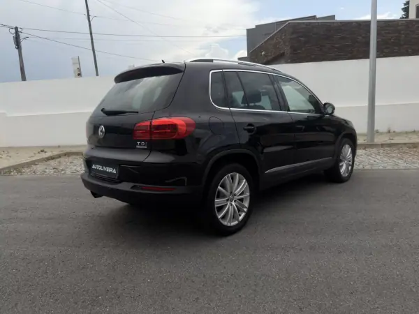 Volkswagen Tiguan 2011 - 13800 EUR, 147290 km - AUTO.MOTO.pt - 147290km - foto 6 de 26