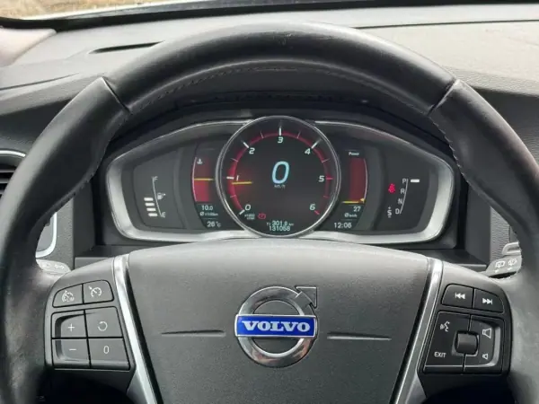 Volvo V60 2014 - 12950 EUR, 130000 km - 130000km - foto 18 de 27