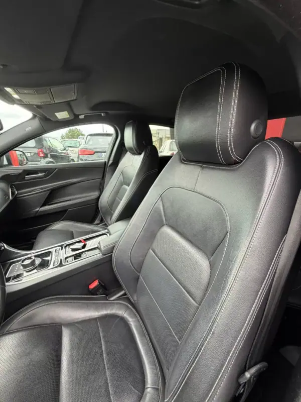 Jaguar XE 2018 - 17000 EUR, 273353 km - AUTO.MOTO.pt - 273353km - foto 10 de 20