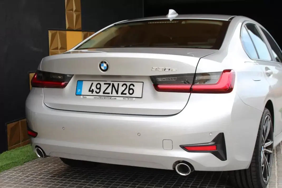 BMW 330 2019 - 26800 EUR, 38754 km - AUTO.MOTO.pt - 38754km - foto 8 de 9