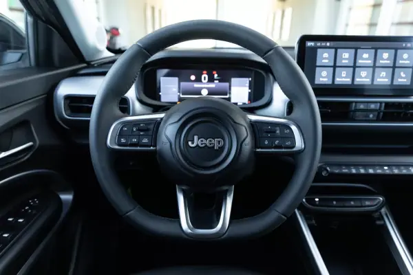 Jeep Avenger 2025 - 27450 EUR, 9000 km - AUTO.MOTO.pt - 9000km - foto 9 de 14