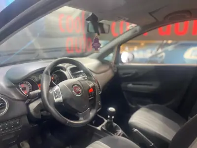 Fiat Punto 2018 - 8500 EUR, 105000 km - AUTO.MOTO.pt - 105000km - foto 29 de 41