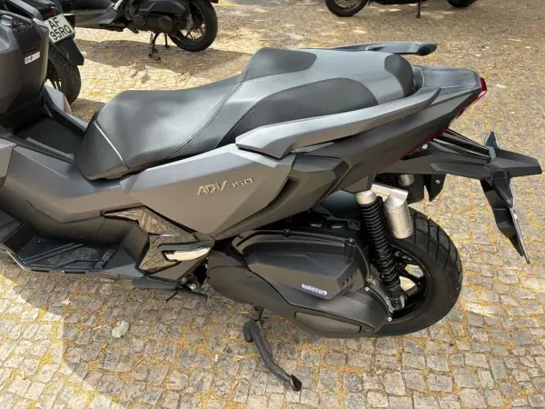 Honda ADV 150 2023 - 5300 EUR, 16240 km - AUTO.MOTO.pt - 16240km - foto 8 de 14
