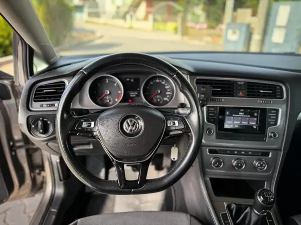 Volkswagen Golf 2015 - 13800 EUR, 124900 km - AUTO.MOTO.pt - 124900km - foto 6 de 12