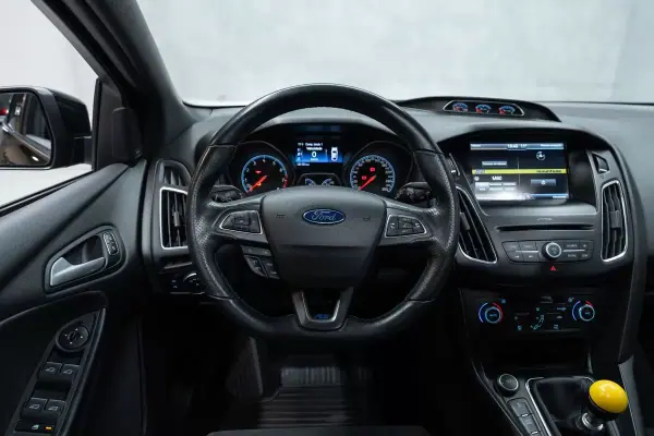 Ford Focus 2016 - 39950 EUR, 61000 km - AUTO.MOTO.pt - 61000km - foto 24 de 49