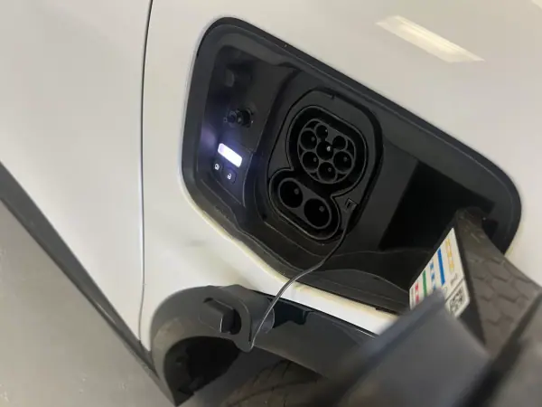 Renault Mégane E-Tech 2022 - 27990 EUR, 50000 km - AUTO.MOTO.pt - 50000km - foto 38 de 54