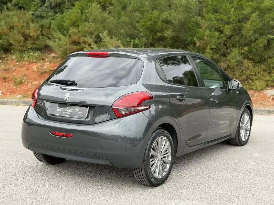 Peugeot 208 2017 - 10900 EUR, 72148 km - 72148km - foto 14 de 17