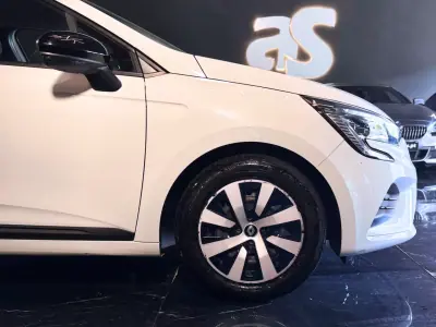 Renault Clio 2023 - 14990 EUR, 110600 km - AUTO.MOTO.pt - 110600km - foto 8 de 22