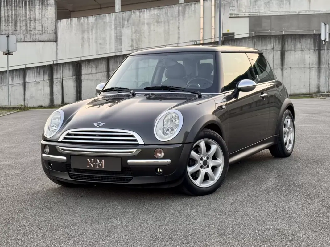 MINI 3 Portas 2006 - 6900 EUR, 160000 km - AUTO.MOTO.pt - 160000km - foto 1 de 26