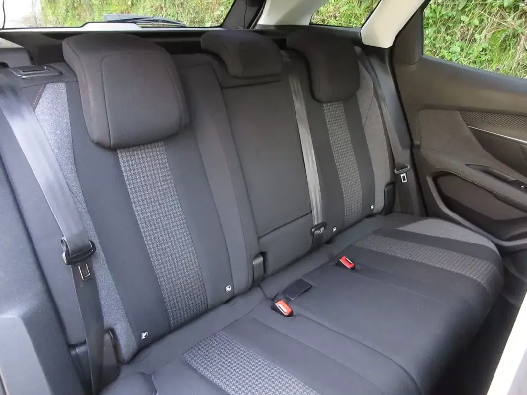 Peugeot 3008 2017 - 17990 EUR, 168000 km - 168000km - foto 27 de 37