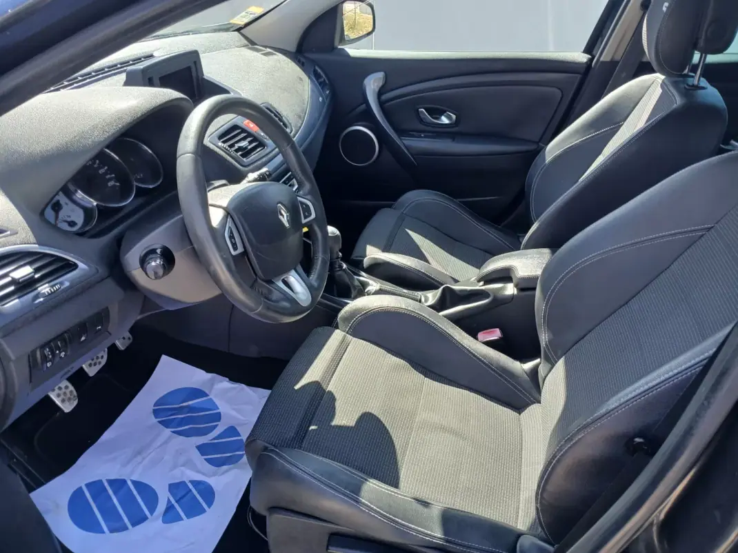 Renault Mégane 2010 - 7800 EUR, 122607 km - AUTO.MOTO.pt - 122607km - foto 15 de 29