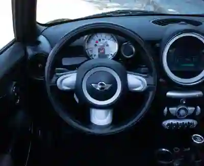MINI Cooper 2009 - 8999 EUR, 190000 km - AUTO.MOTO.pt - 190000km - foto 6 de 12