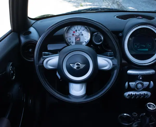 MINI Cooper 2009 - 8999 EUR, 190000 km - AUTO.MOTO.pt - 190000km - foto 6 de 12