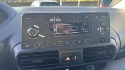 Peugeot Partner 1.6 BluHdi Pro 2019 - 12490 EUR, 144000 km - AUTO.MOTO.pt - 144000km - foto 13 de 19