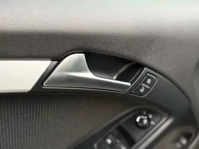 Audi A5 2010 - 17990 EUR, 157000 km - AUTO.MOTO.pt - 157000km - foto 5 de 20