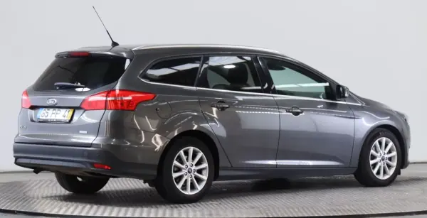 Ford Focus SW 2015 - 9999 EUR, 125121 km - AUTO.MOTO.pt - 125121km - foto 4 de 18