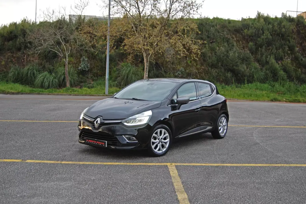 Renault Clio 2016 - 11500 EUR, 118568 km - AUTO.MOTO.pt - 118568km - foto 1 de 8