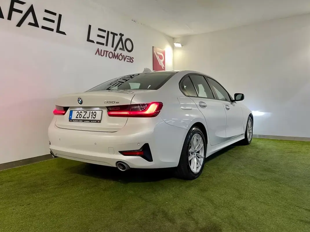 BMW 330 2019 - 23450 EUR, 115000 km - AUTO.MOTO.pt - 115000km - foto 6 de 36