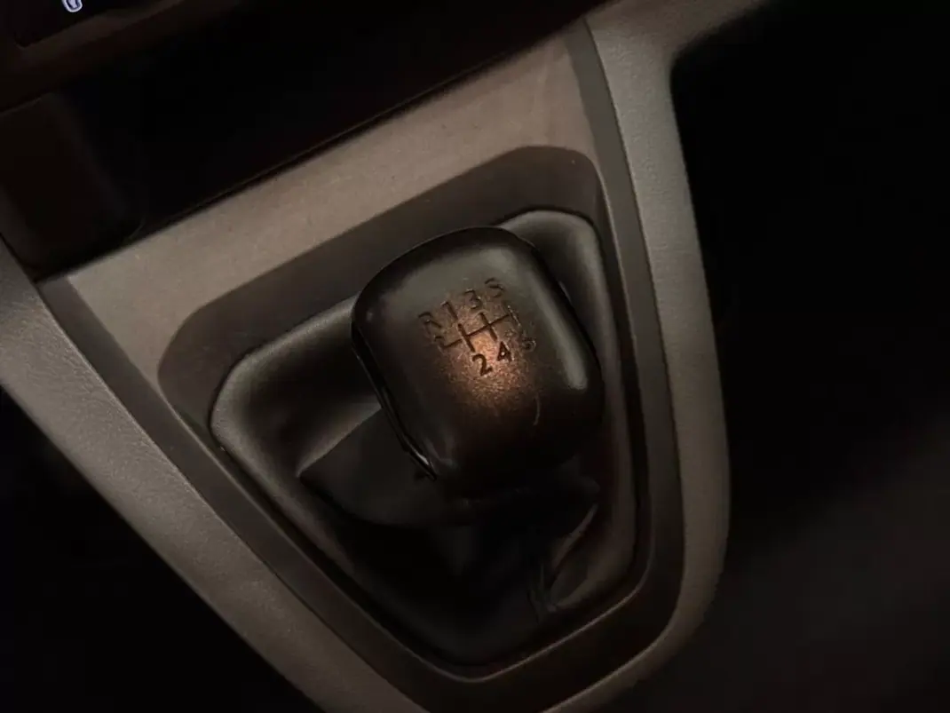 Opel COMBO 2020 - 15500 EUR, 150000 km - AUTO.MOTO.pt - 150000km - foto 14 de 16