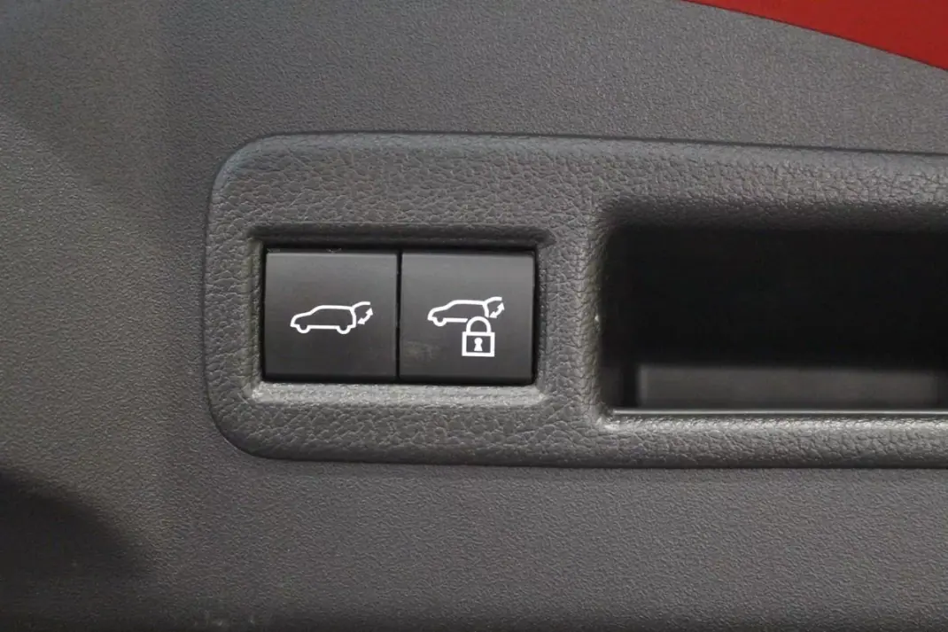 Subaru Solterra 2022 - 29750 EUR, 36000 km - 36000km - foto 28 de 41