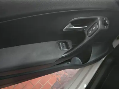 VW Polo 1.2 TDi Van 2013 - 5750 EUR, 269000 km - AUTO.MOTO.pt - 269000km - foto 7 de 17