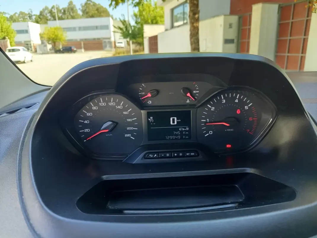Peugeot Partner 2019 - 11490 EUR, 130000 km - 130000km - foto 14 de 17