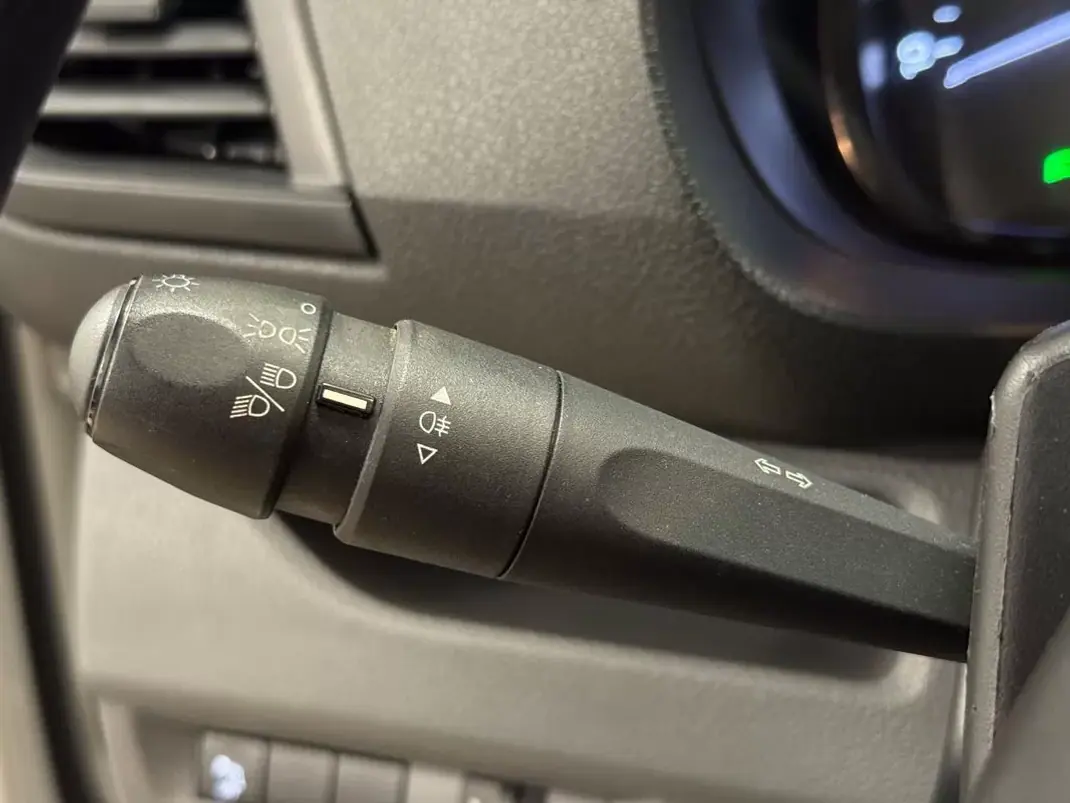 Opel COMBO 2020 - 15500 EUR, 150000 km - AUTO.MOTO.pt - 150000km - foto 7 de 16