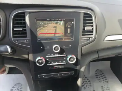 Renault Mégane 2017 - 13000 EUR, 126120 km - AUTO.MOTO.pt - 126120km - foto 7 de 19