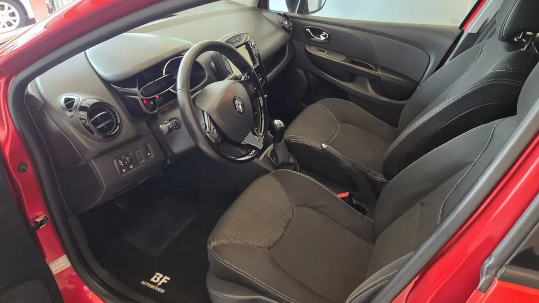 Renault Clio 2014 - 7900 EUR, 194340 km - AUTO.MOTO.pt - 194340km - foto 6 de 47