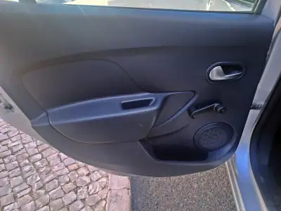 Dacia Sandero 2018 - 8500 EUR, 155000 km - AUTO.MOTO.pt - 155000km - foto 15 de 22