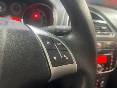 Fiat Punto 2018 - 8500 EUR, 105000 km - AUTO.MOTO.pt - 105000km - foto 36 de 41